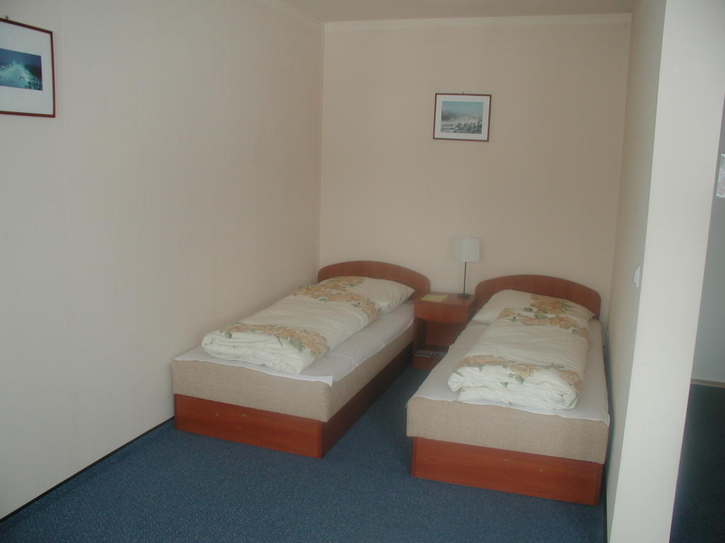 Pensjonat Cztery Pory Roku Tarnowskie Góry Quarto foto